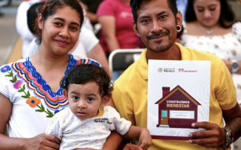 Infonavit entrega viviendas del bienestar en Chiapas